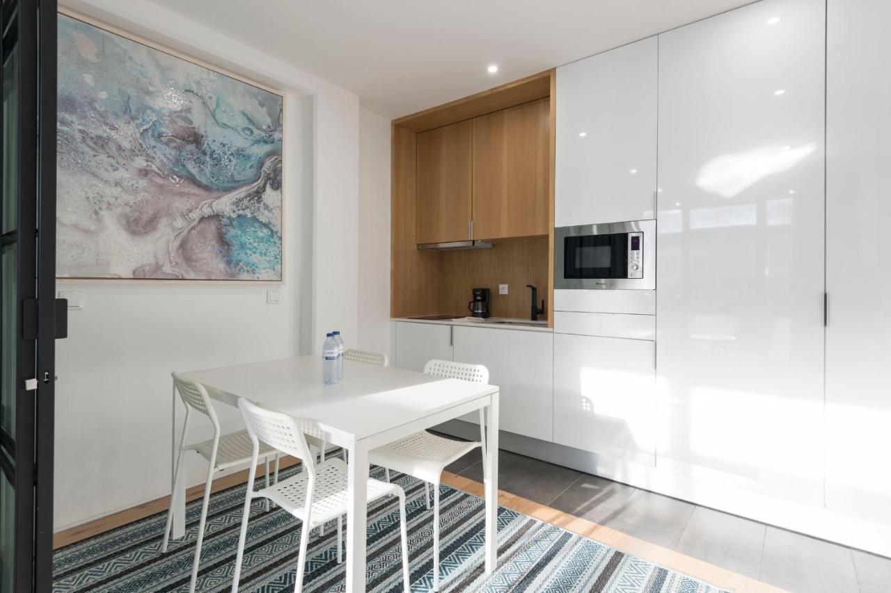Lovelystay - Wohaza Apartment With Free Private Parking ポルト エクステリア 写真